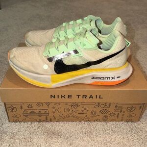 Nike ZoomX Ultrafly Trail Men’s Size 10 Summit White/Black-Vapor Green (Used)